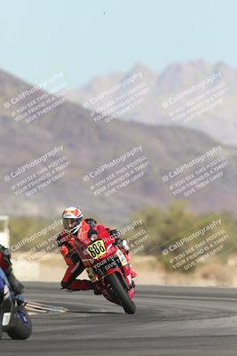 media/Oct-30-2025-Racers Edge (Thu) [[dabbdaf680]]/3-B Group/Session 2 (Turn 14)/